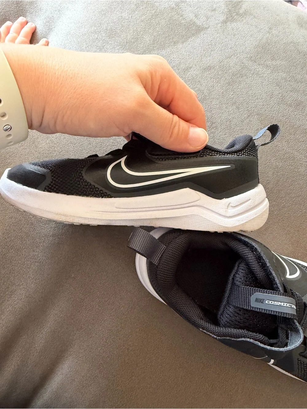 Nike Cosmic Runner Kids Black White Velcro Running Shoes 9c